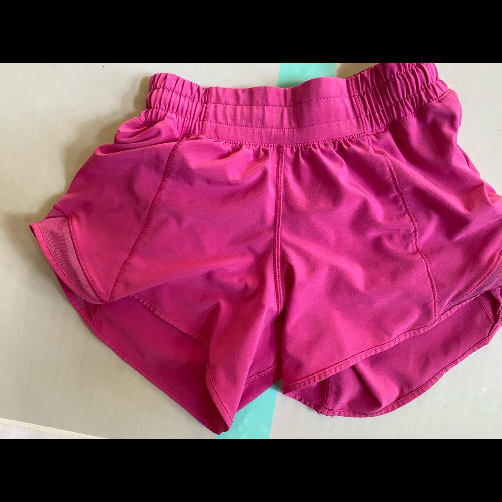 Lululemon Hotty Hot Sonic Pink 4" Size 0